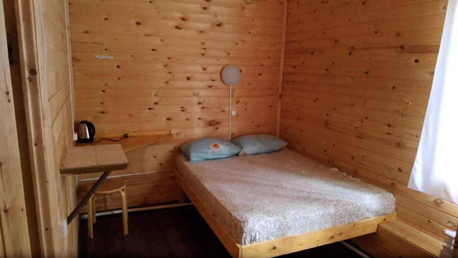 Двуспальная кровать