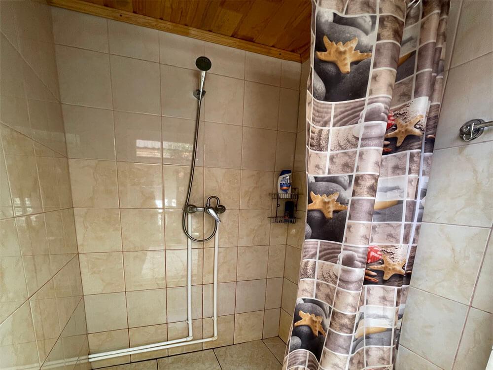 Душ на территории