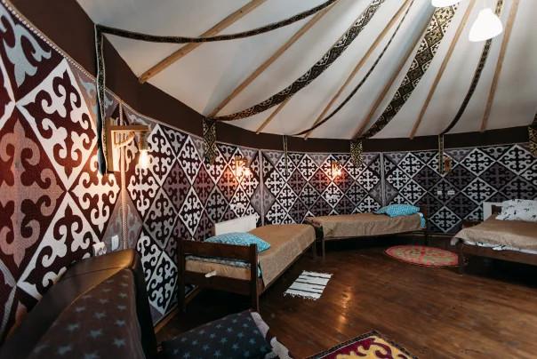 "Этнодом" Акташ юрта с односпальными кроватями и диваном