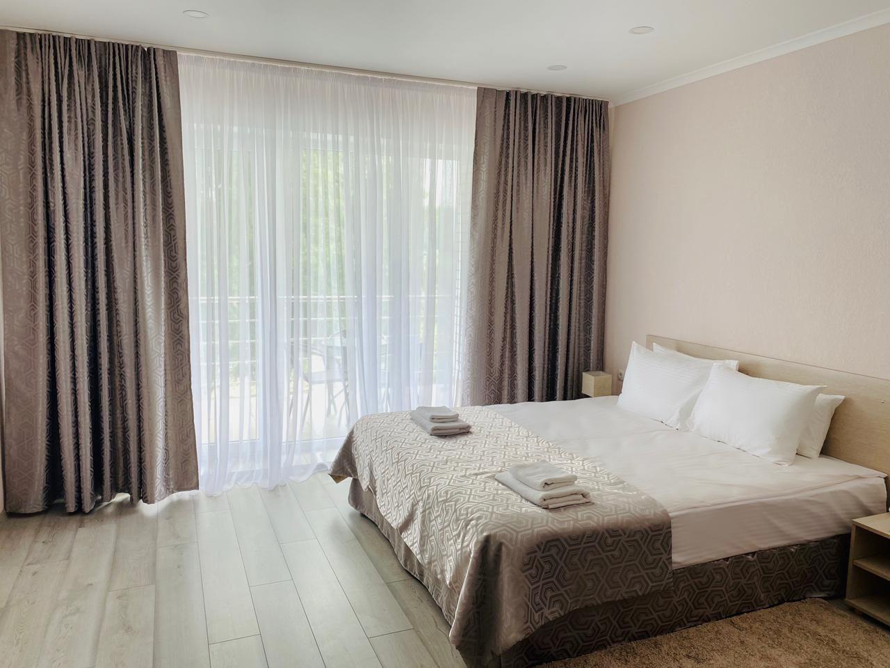 Номер Де Люкс