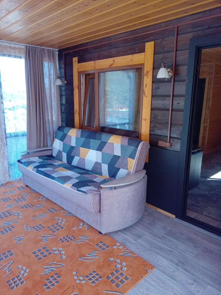 Благоустроенный дом с верандой