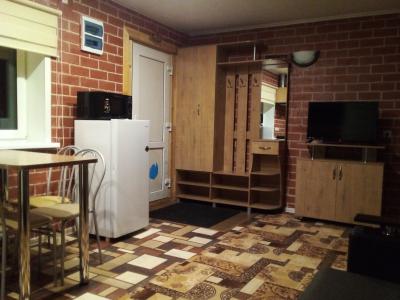 Коттедж с бассейном у реки Катунь в Чемале