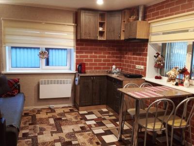 Коттедж с бассейном у реки Катунь в Чемале