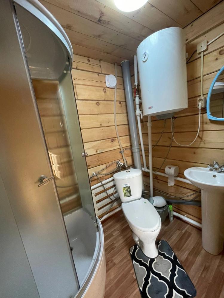 4-хместный номер с кухней и душем (первый этаж)