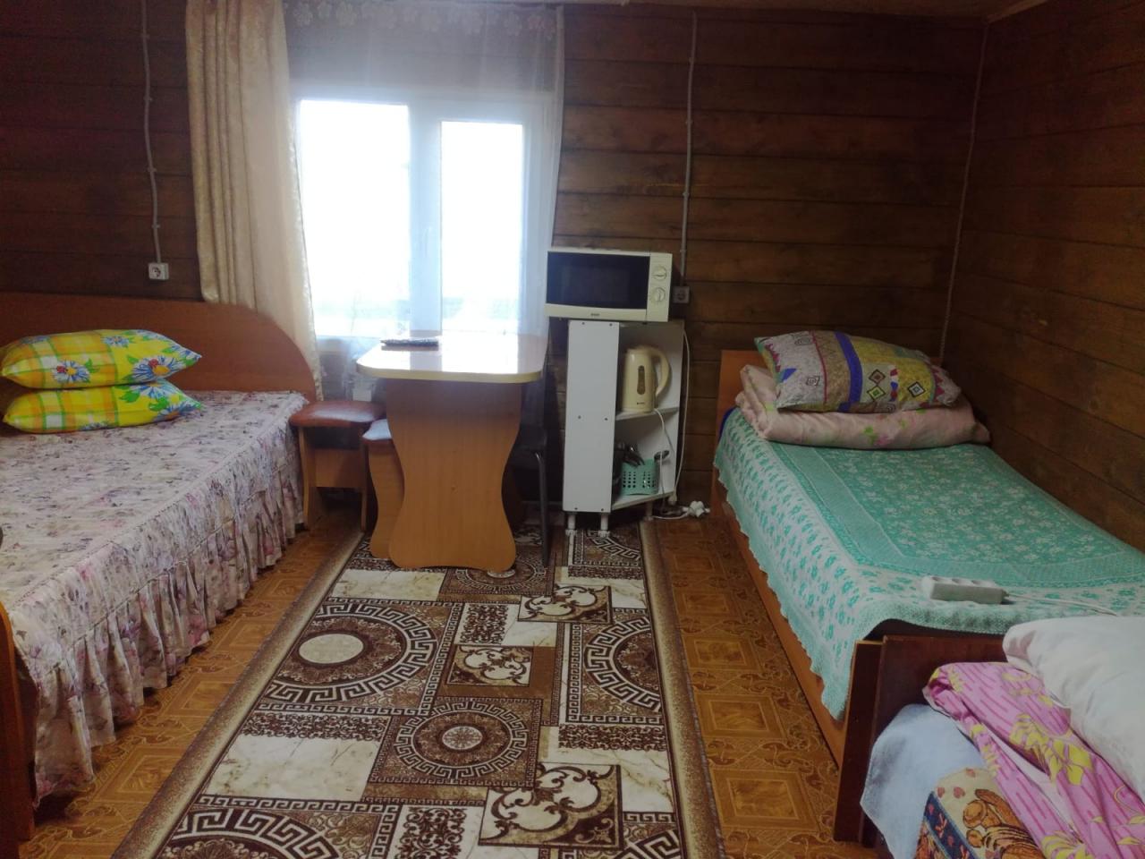 Домик №1 четырехместный с душем, кухней, верандой