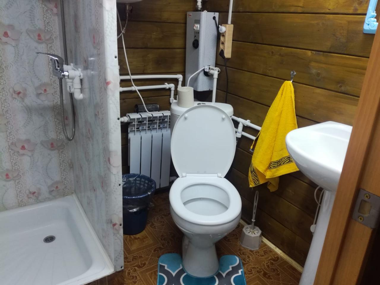 4-местный благоустроенный домик с кухней и душем