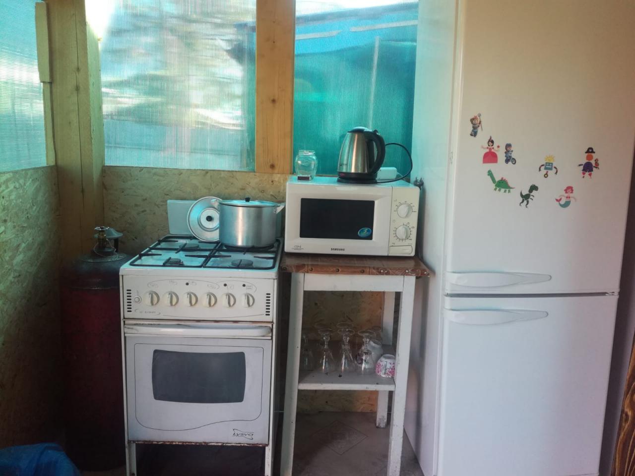 Домик №1 четырехместный с душем, кухней, верандой