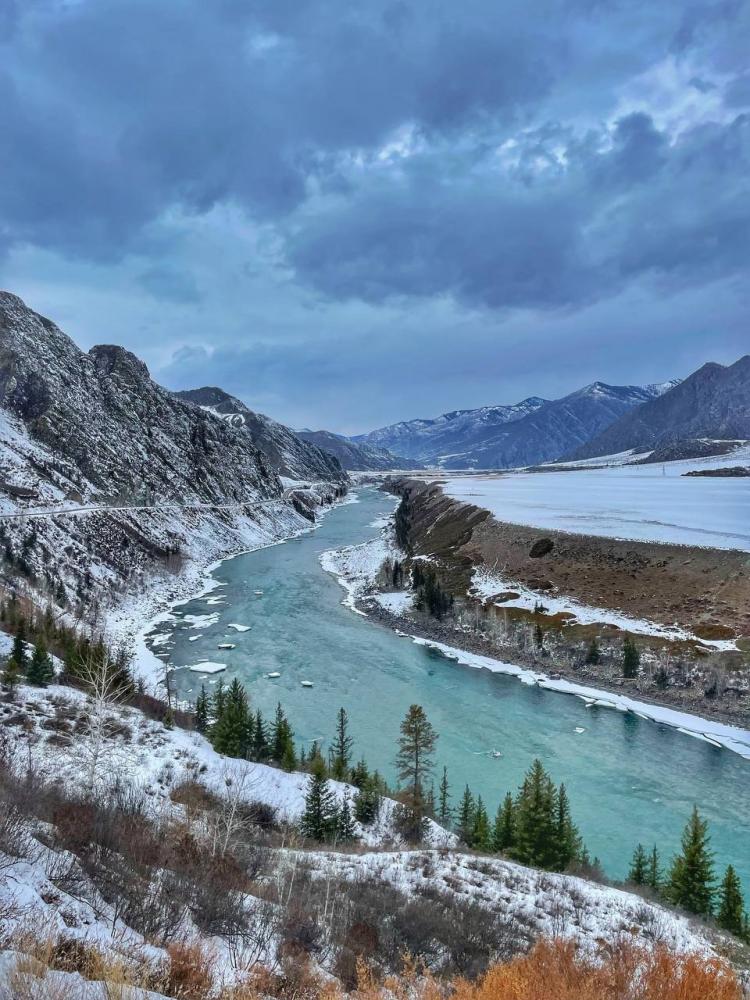 Река Катунь зимой