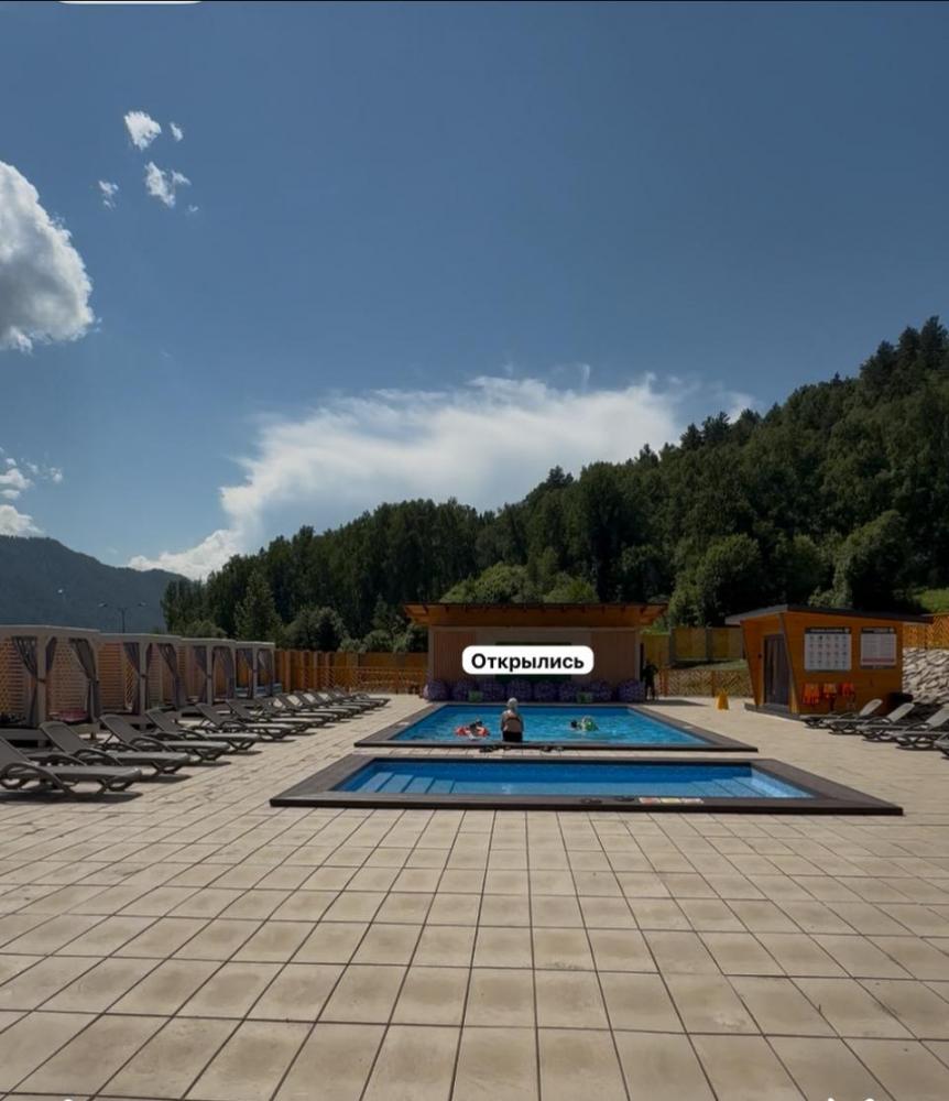 Бассейн с подогревом на Алтае рядом в 100 м от дома на соседней территории