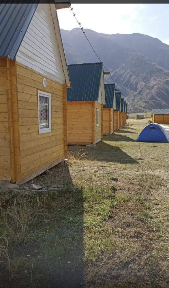 Турбаза "Усть-Чульча" у реки Чулышман в Республике Алтай