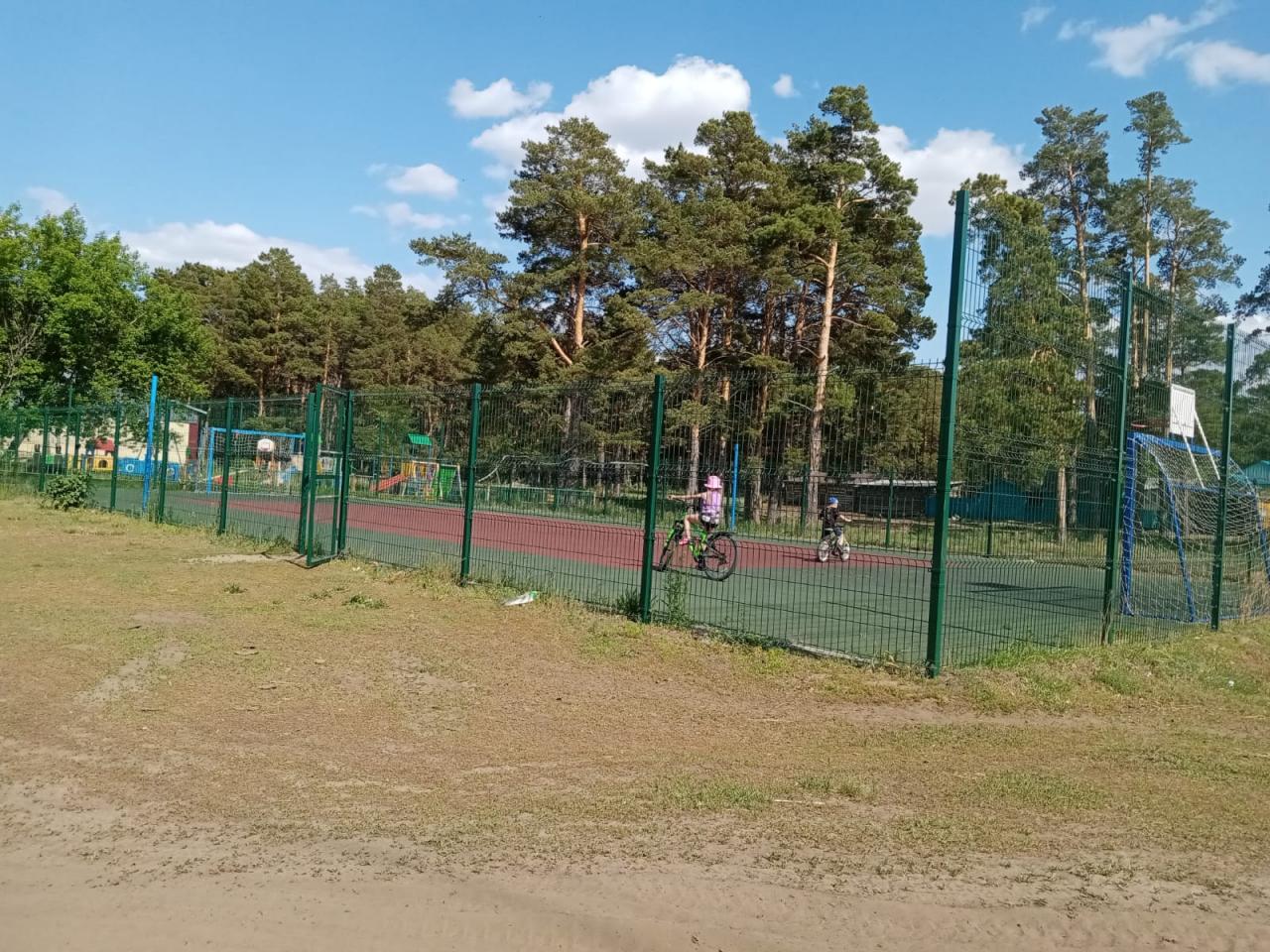 Спортивная детская площадка в двух шагах