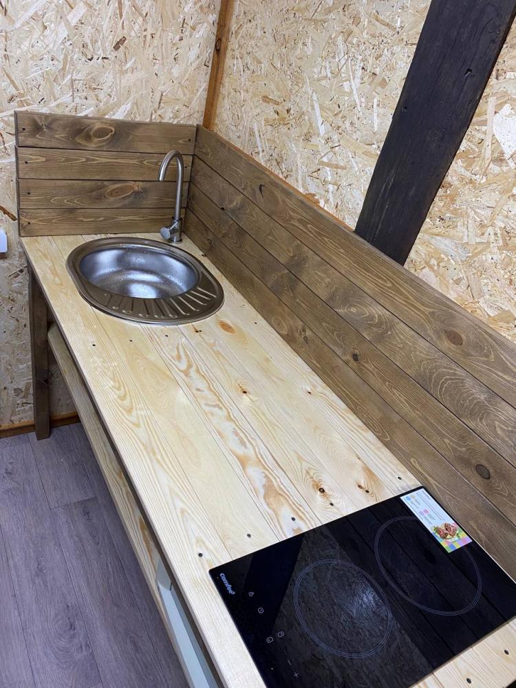 Дом 4-хместный благоустроенный c беседкой  (душ, WC, кухня)