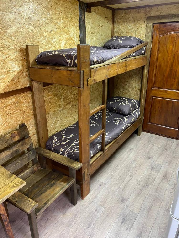 Дом 4-хместный благоустроенный c беседкой  (душ, WC, кухня)