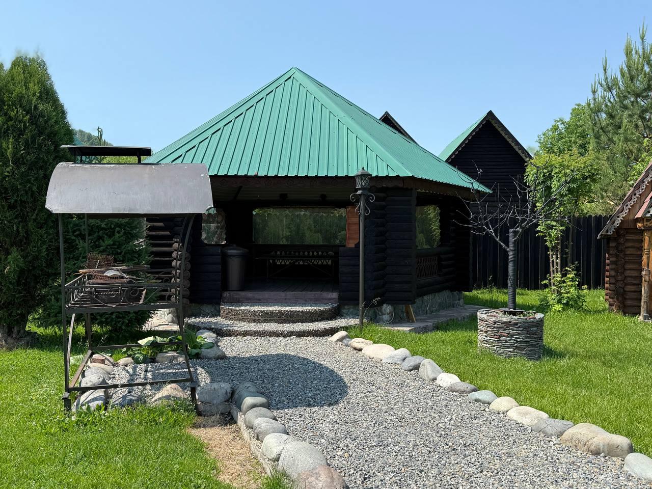 Беседка на турбазе "Кедровая" озеро Ая