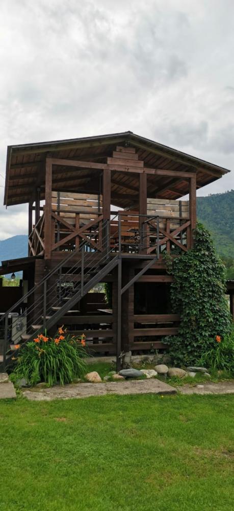Беседка у реки Катунь со смотровой площадкой и кухней