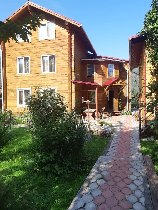 Коттеджи у реки Элекмонар