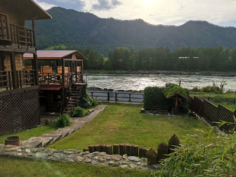 Коттеджи у реки Элекмонар