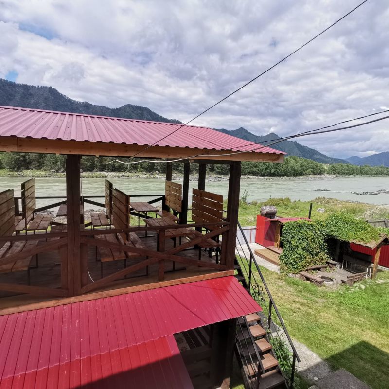 Беседка с видом на Катунь 