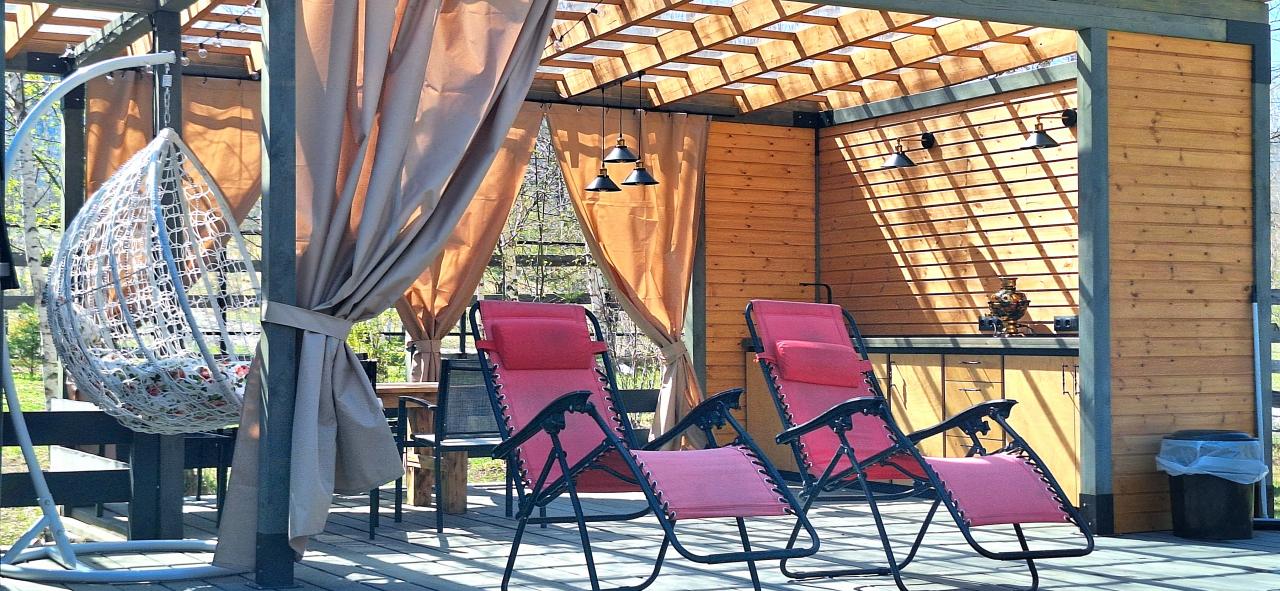 База отдыха  "Altai ForRest" у реки Катунь