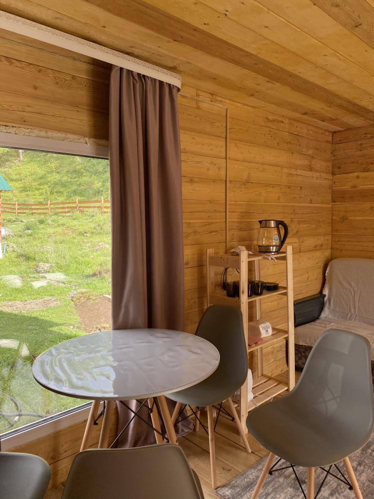 Домик #3 обеденная зона