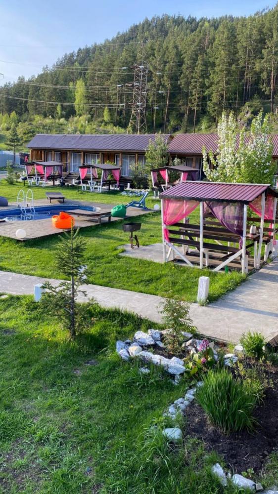 Беседка и бассейн