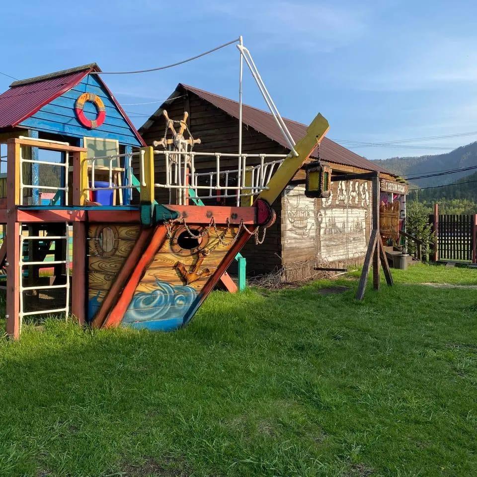 Детская площадка на территории
