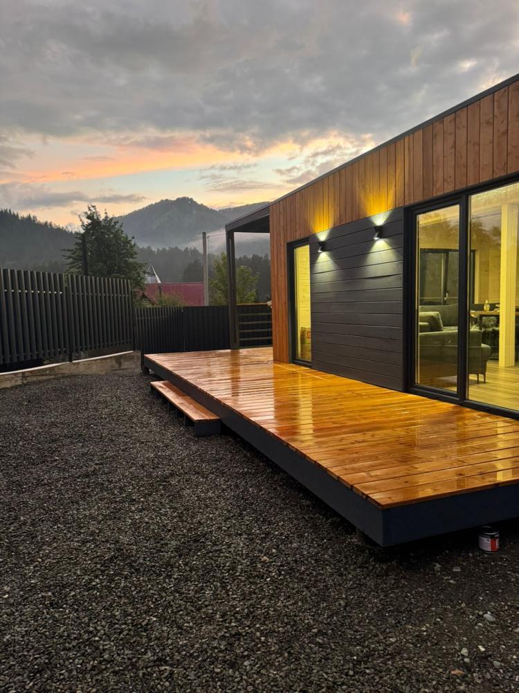 Вечерний вид  Туркомплекса DOMM на Алтае