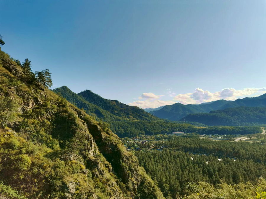 Вид от пирамиды на Чемал