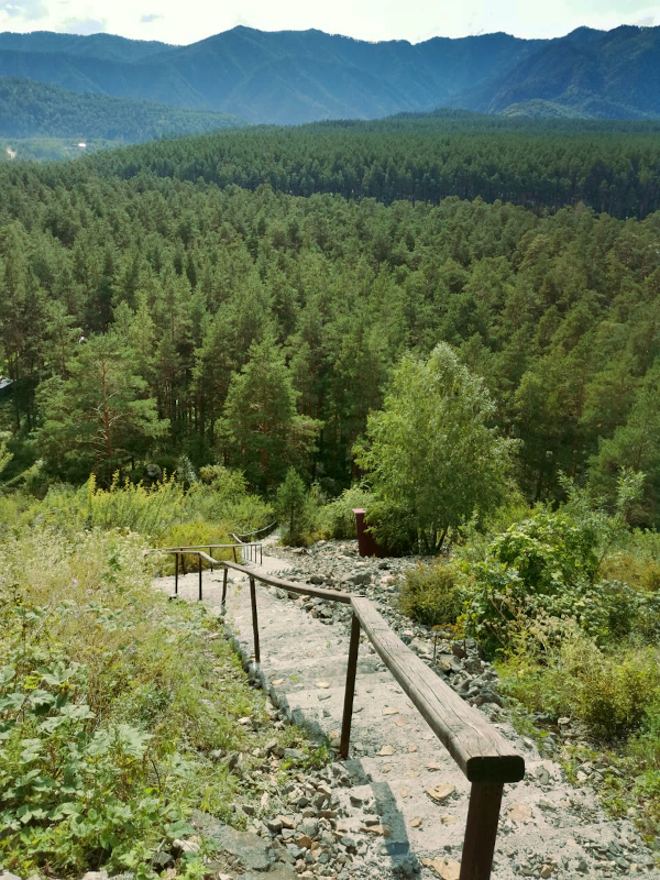 Вид от пирамиды