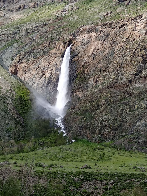 Водопад на Алтае