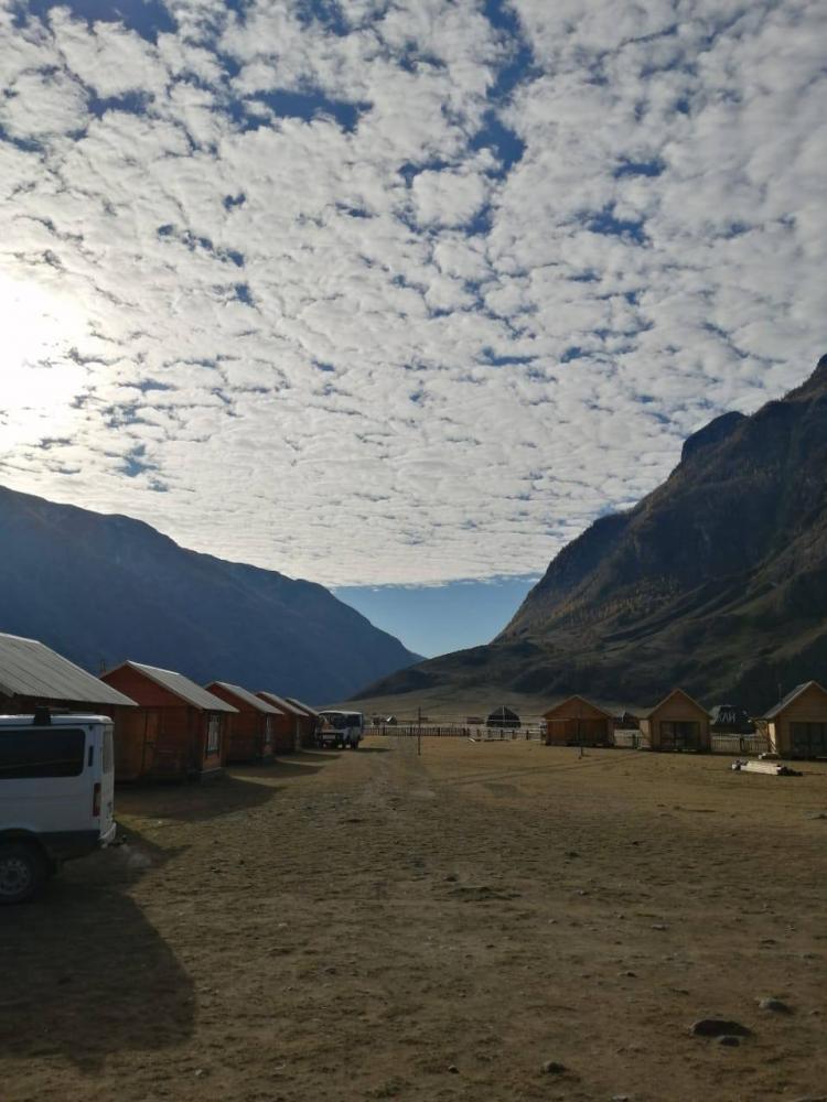 База отдыха "Пирс" на Алтае на берегу реки Чулышман