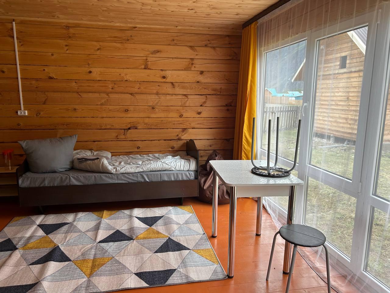 База отдыха "Пирс" на Алтае у реки Чулышман