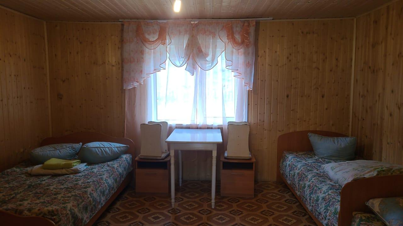 3-хместный домик с удобствами (унитаз). 