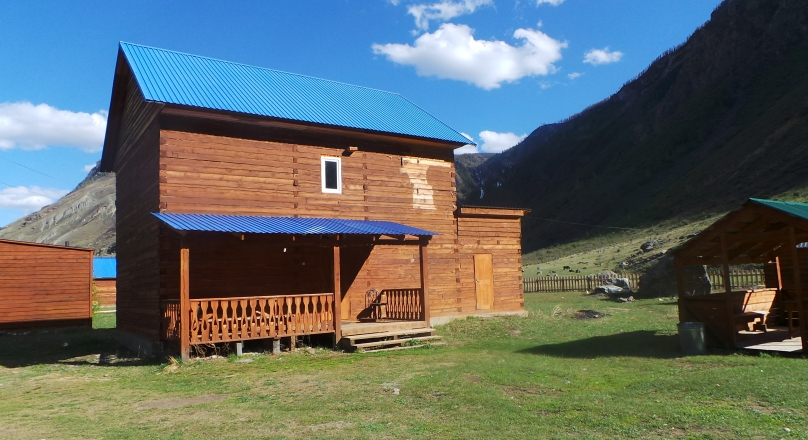 Благоустроенный двухэтажный дом