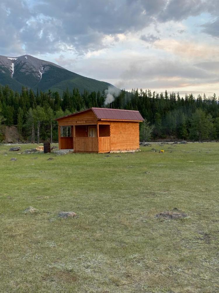 Баня у реки Чуя в Горном Алтае