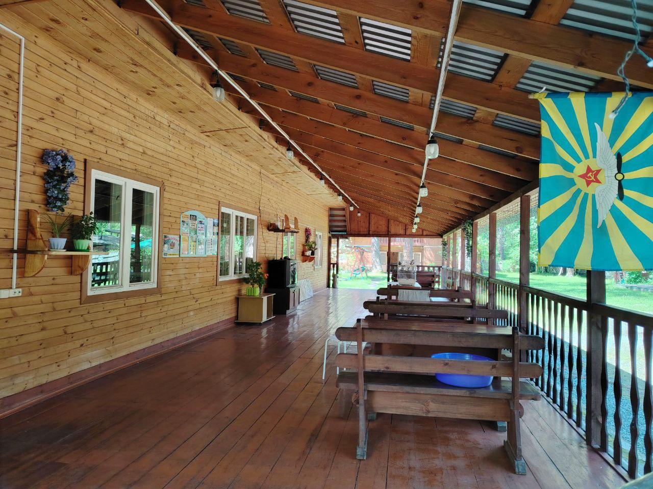 Веранда со столиками