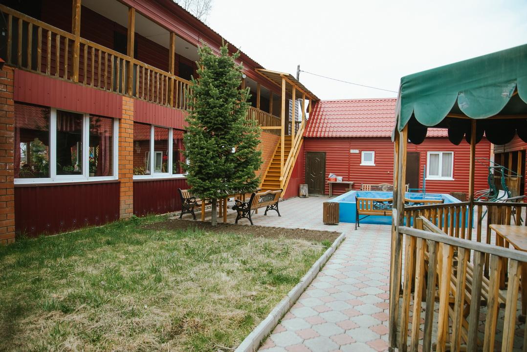 Кафе и отель "ВАН" в Чемале на Алтае