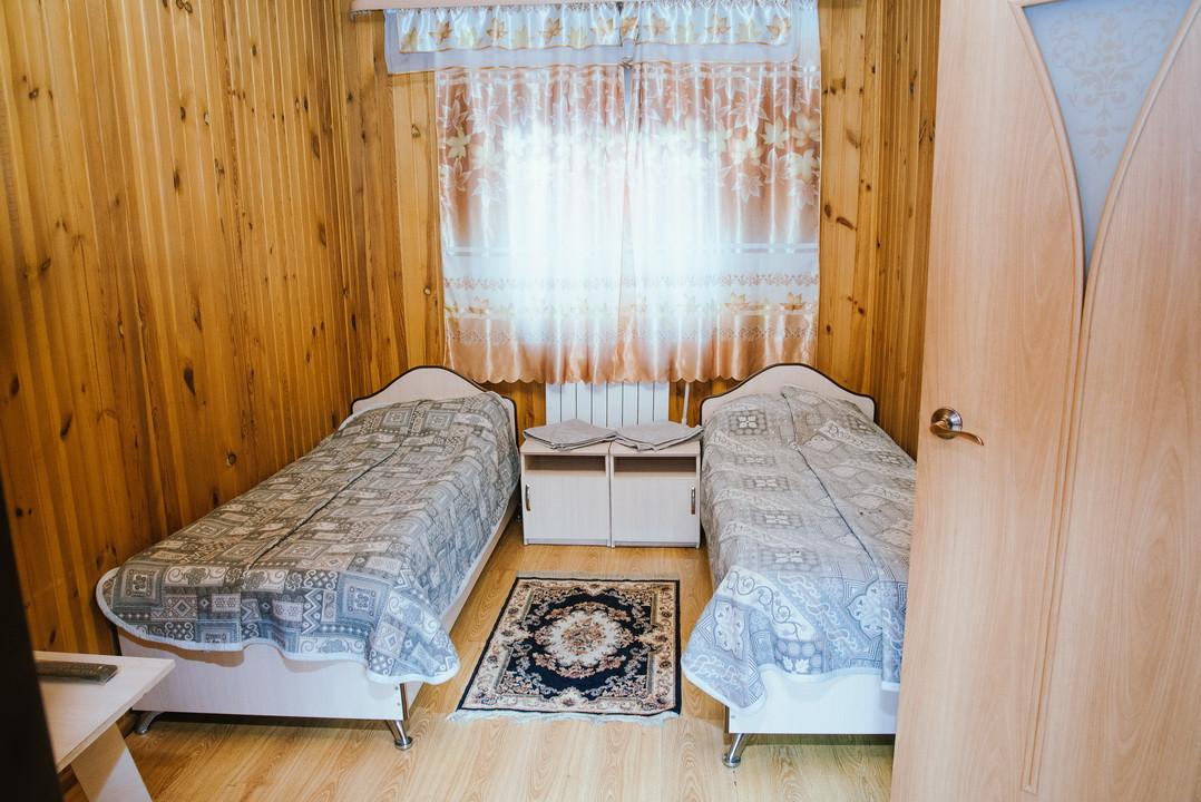 Номер 16 двухместный с  двумя односпальными кроватями 