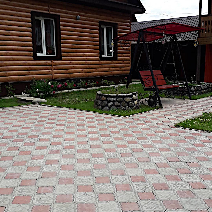 Территория возле дома