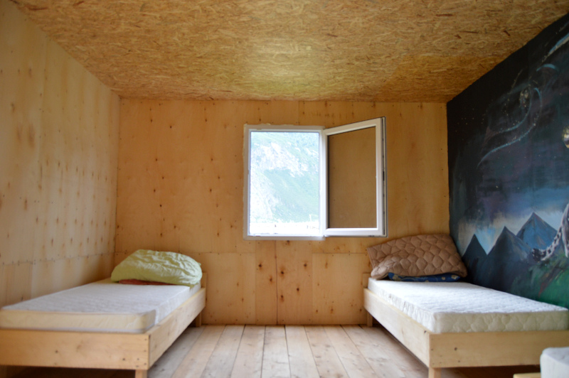 Летний 4-хместный полублагоустроенный домик