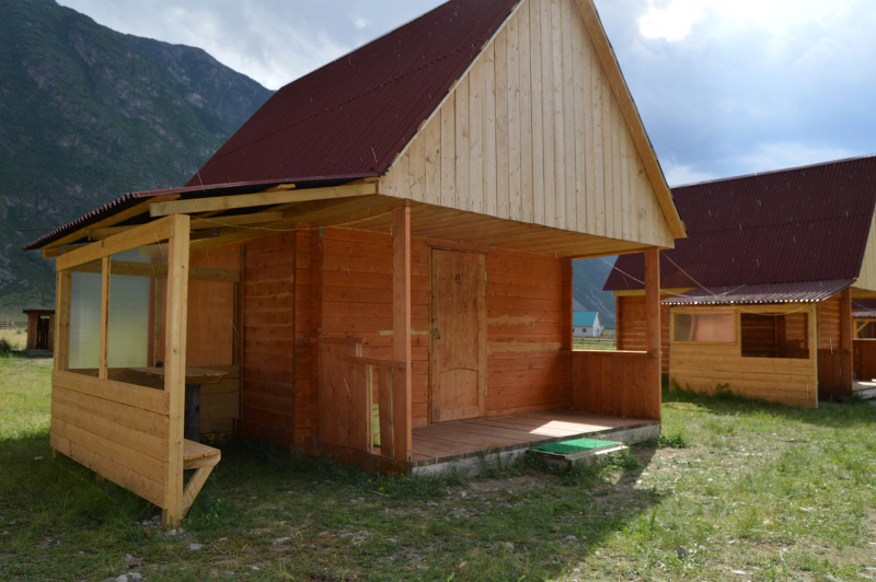 Теплый 4-х местный домик с удобствами