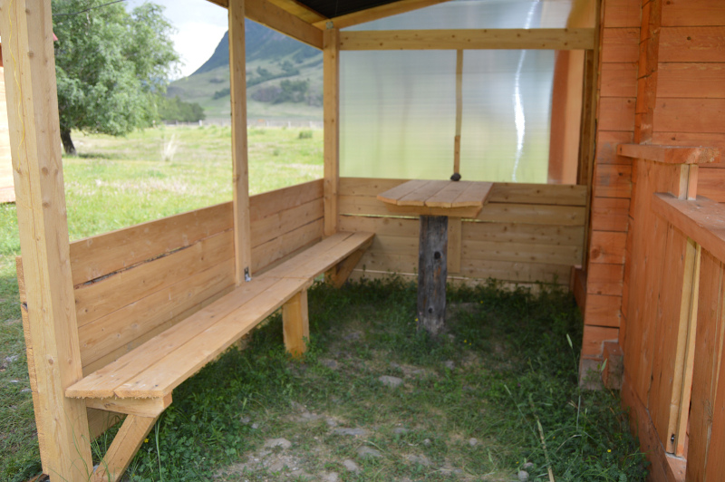 Теплый 4-х местный домик с удобствами