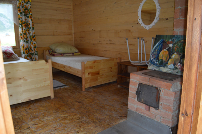 Теплый 4-х местный домик с удобствами