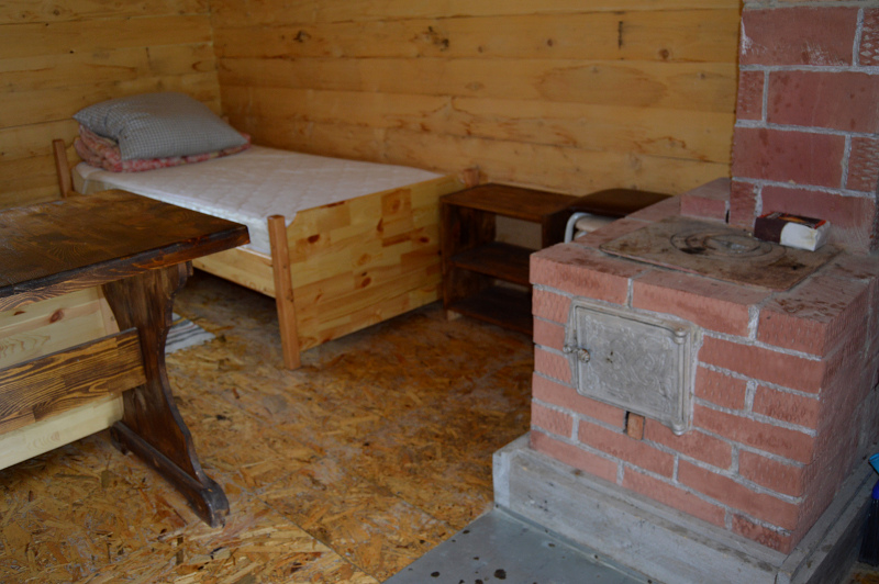 Теплый 4-х местный домик с удобствами