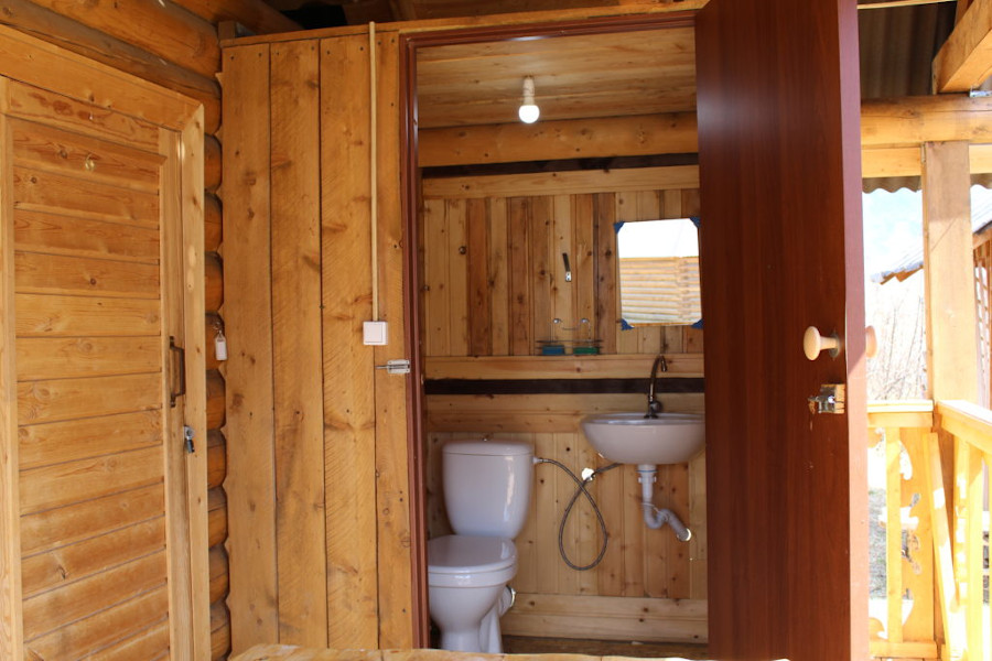 Семейный домик 3-местный с удобствами