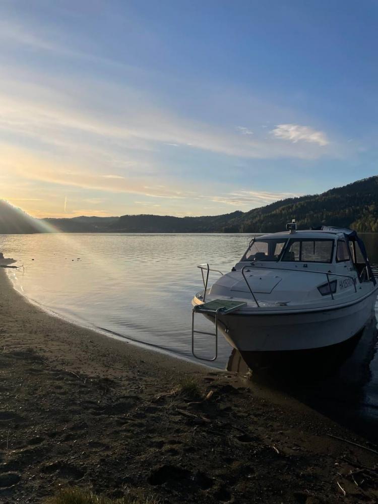 Катер Телецкое озеро заказать прогулку