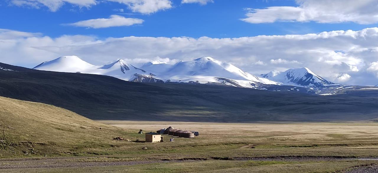 Отдых на Укоке с видом на горы Табын Богдо Ола