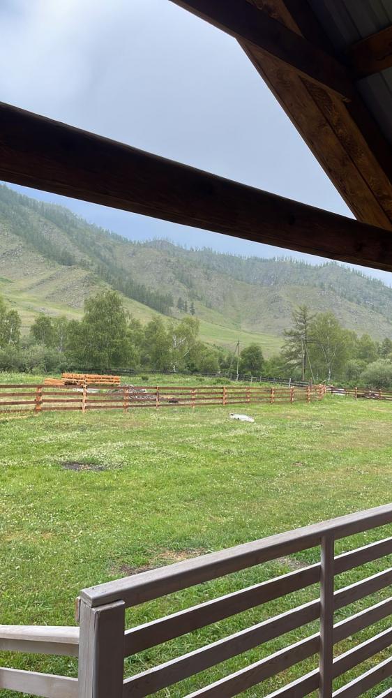 Вид из беседки на горы