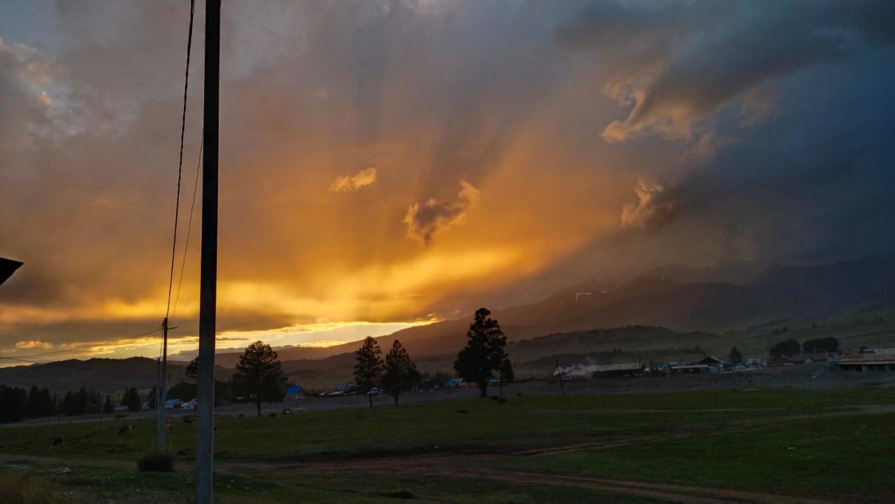 Закат в селе Курай Республики Алтай