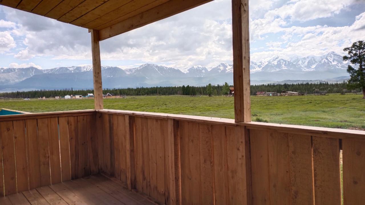 Вид на Северо-Чуйский хребет село Курай